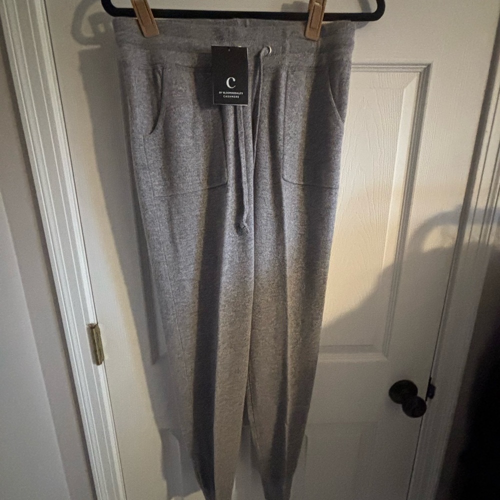 Bloomingdale's NWT Cashmere Gray Joggers